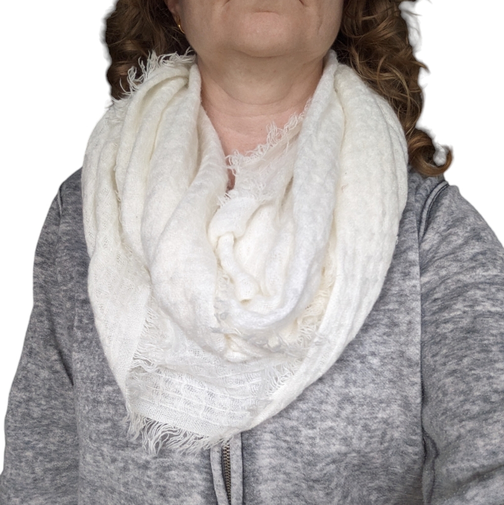 🛍️3 for $10 white infinity scarf